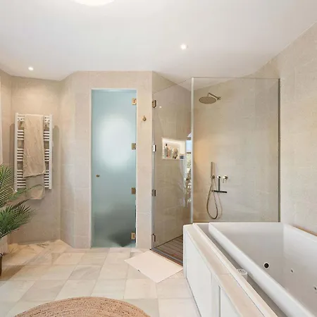 San Pedro Luxury Private Pool Access & Family Fun * Μαρμπέλλα