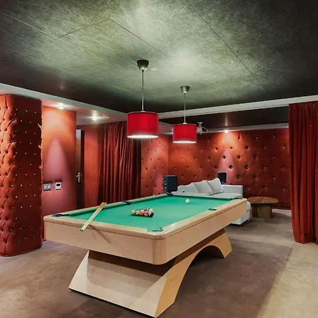 San Pedro Luxury Private Pool Access & Family Fun Villa
