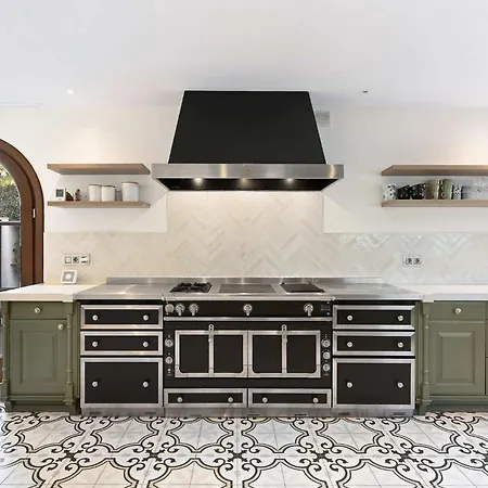 San Pedro Luxury Private Pool Access & Family Fun Villa Marbella