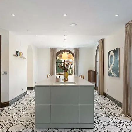San Pedro Luxury Private Pool Access & Family Fun Villa