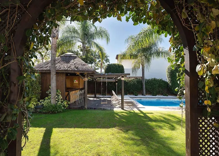 San Pedro Luxury Private Pool Access & Family Fun Villa *