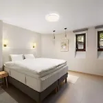 San Pedro Luxury Private Pool Access & Family Fun Vila