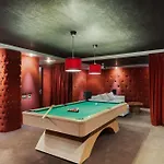 San Pedro Luxury Private Pool Access & Family Fun Vila