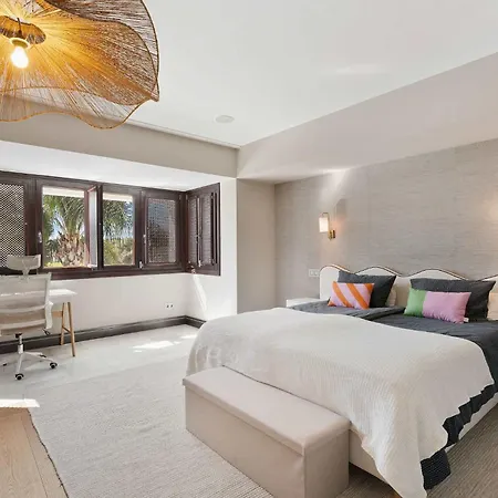 San Pedro Luxury Private Pool Access & Family Fun Villa *